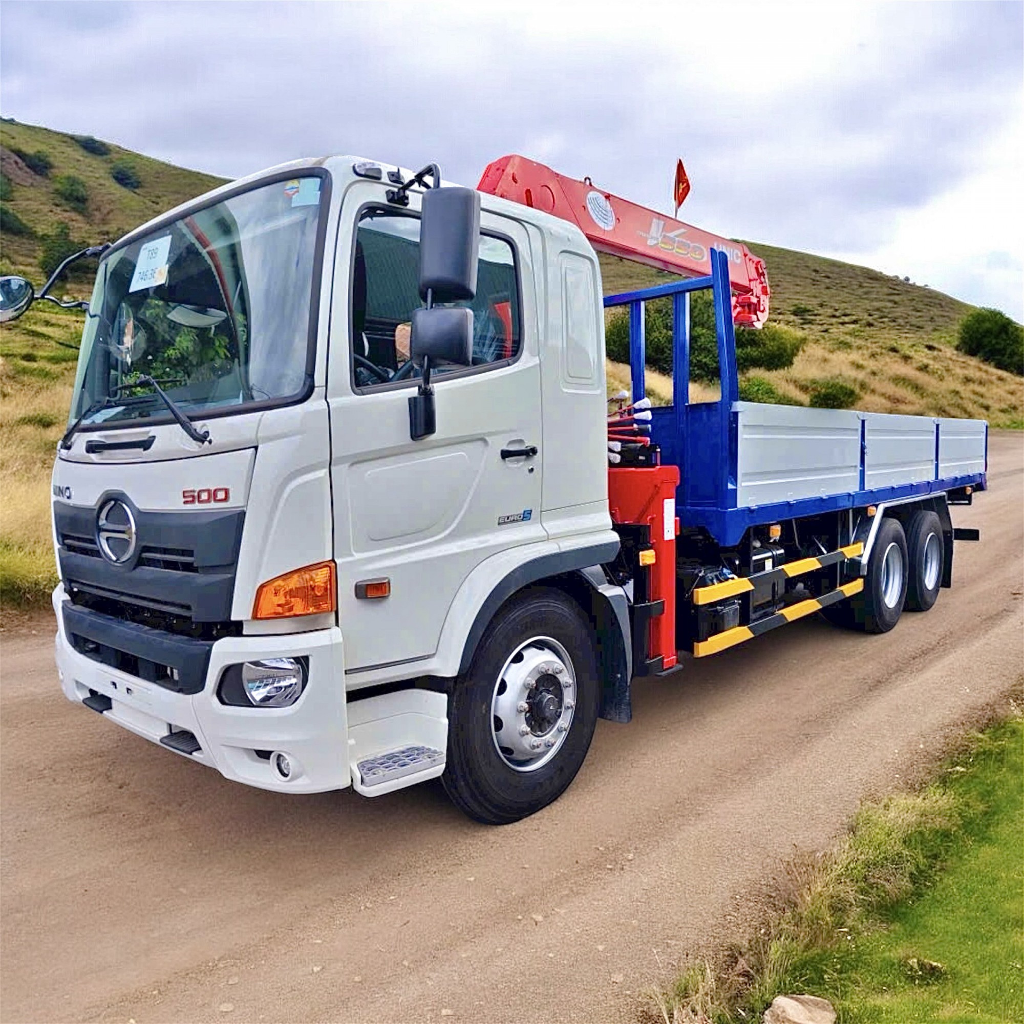 XE TẢI CẨU HINO FL8JT8A GẮN CẨU UNIC 550