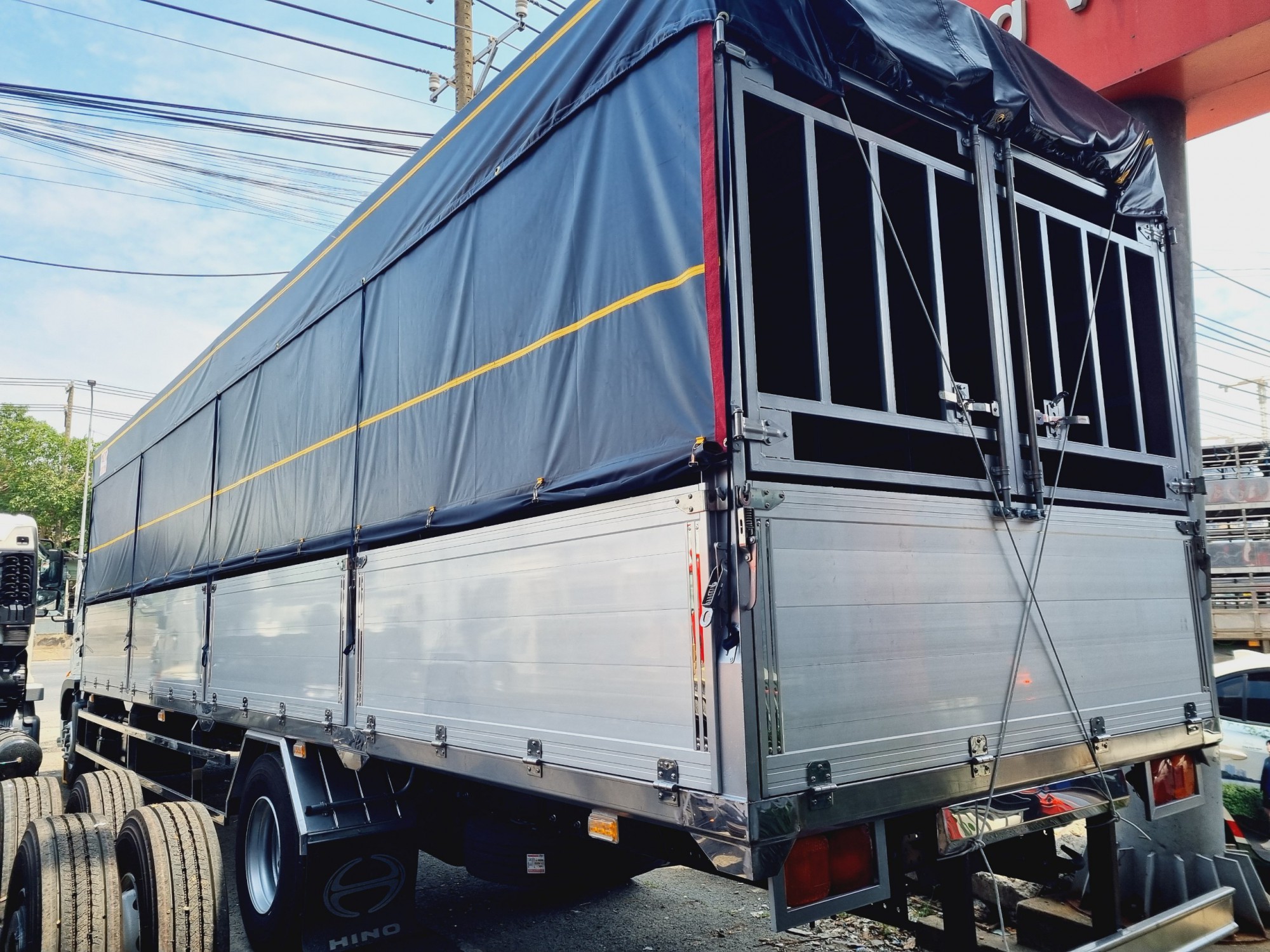 Thùng Mui Bạt Tải 9,2 TẤN FG8JP8A