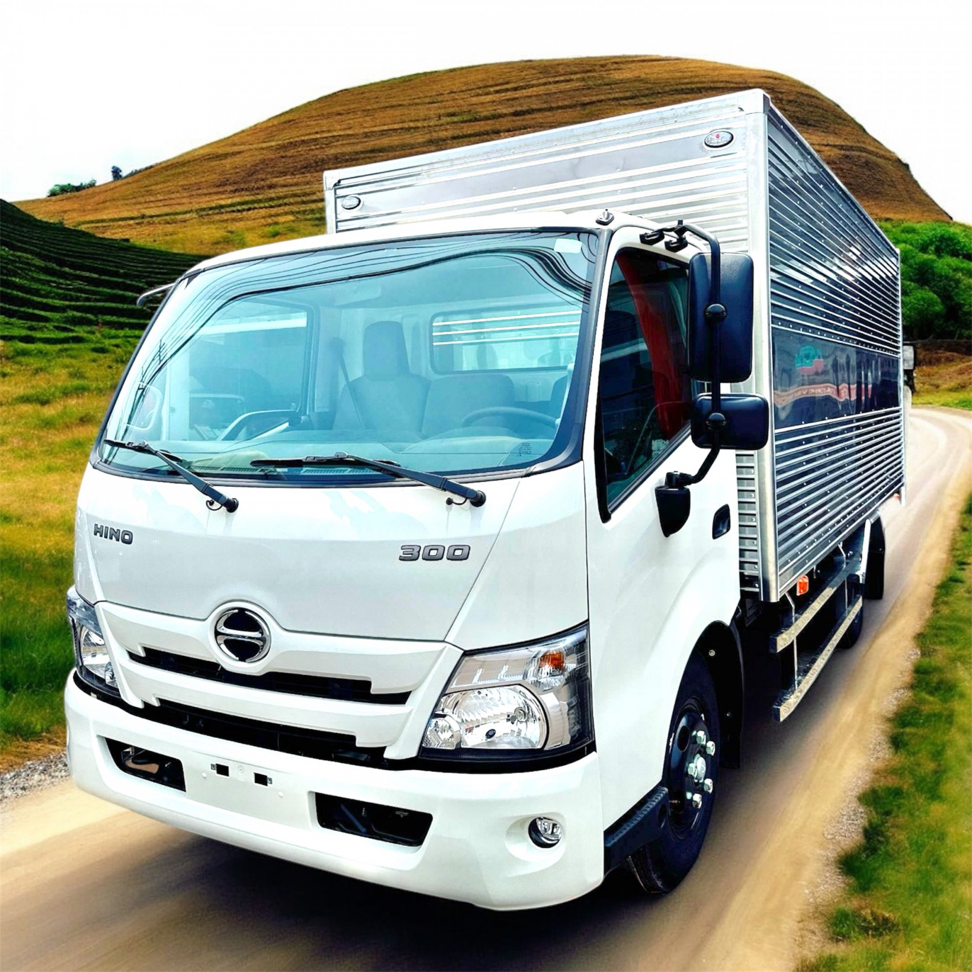 Xe Tải Hino Thùng Kín 2,2 tấn XZU710L