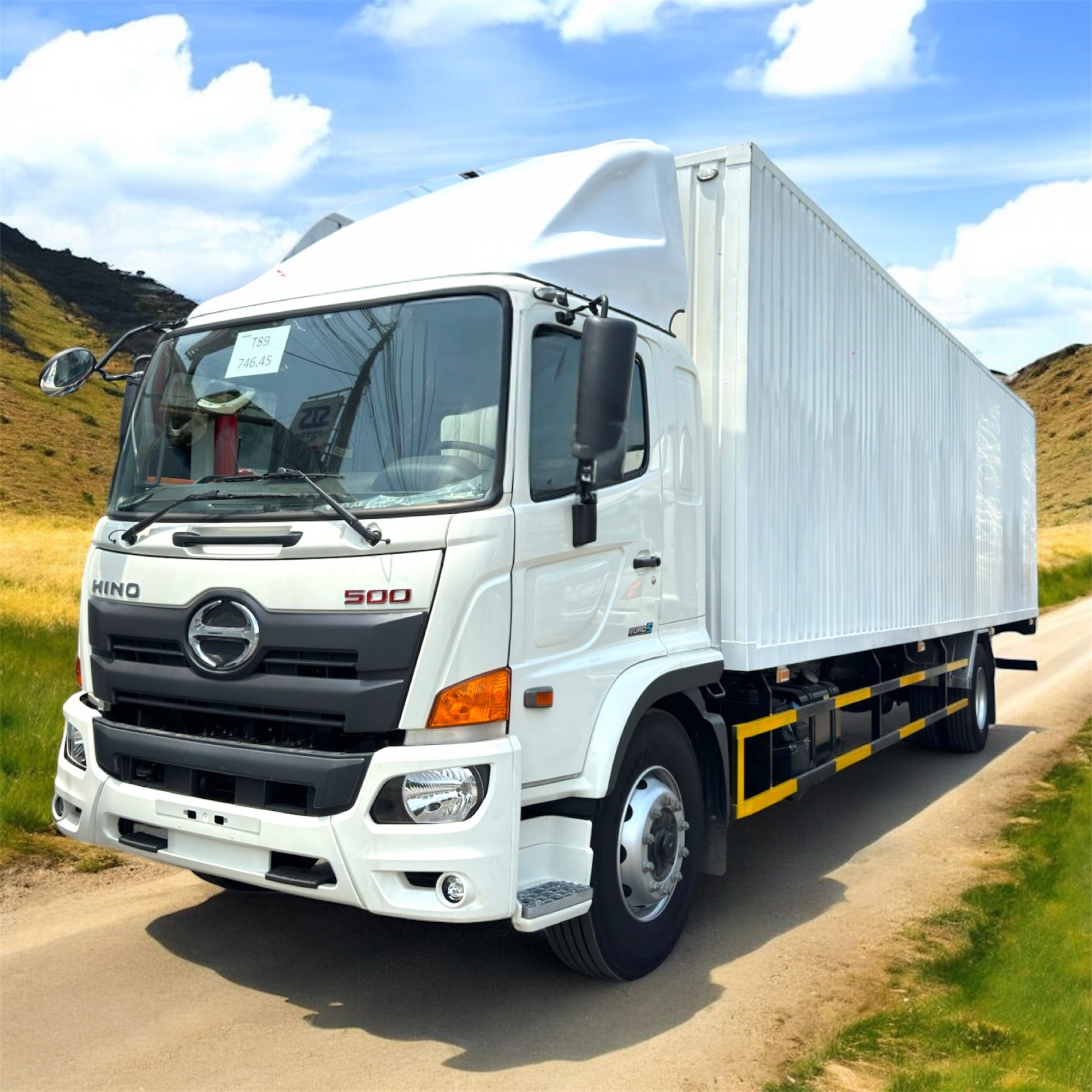 Xe Tải Hino Thùng Kín 6,7 tấn FG8JT8AUTL