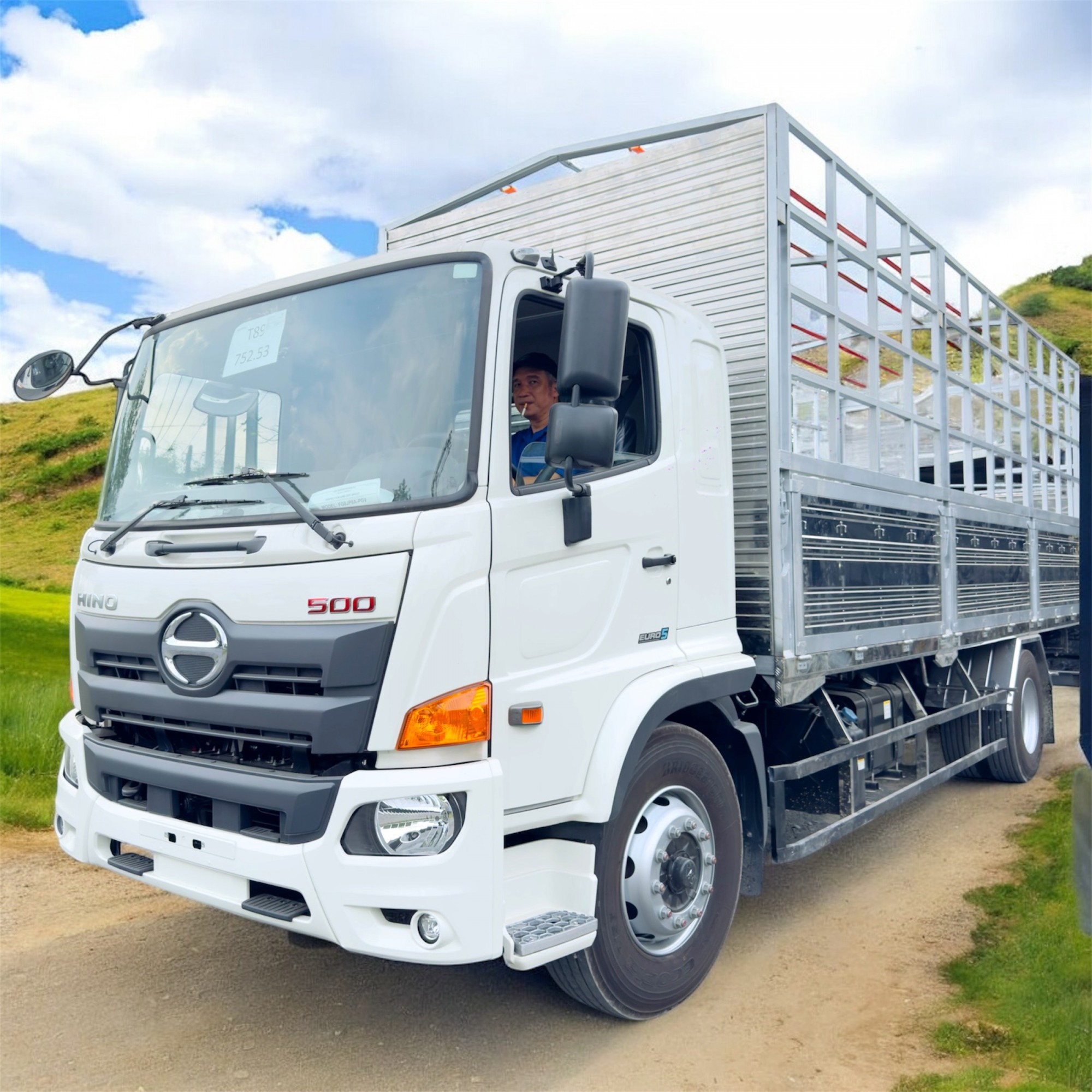 THÙNG MUI BẠT 8,2 TẤN FG8JP8A